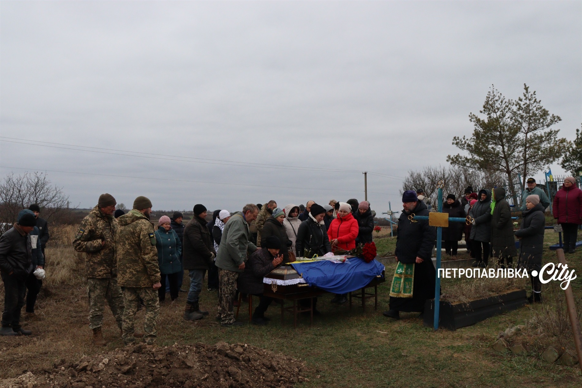 На щиті додому… Село Троїцьке провело в останню путь захисника Сергія Овечка (ВІДЕО)