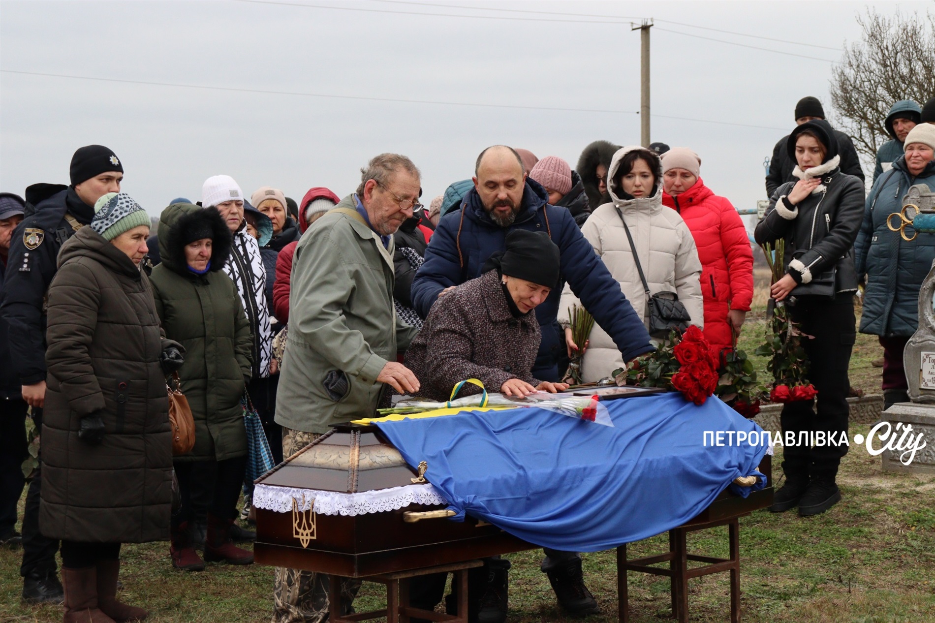 На щиті додому… Село Троїцьке провело в останню путь захисника Сергія Овечка (ВІДЕО)