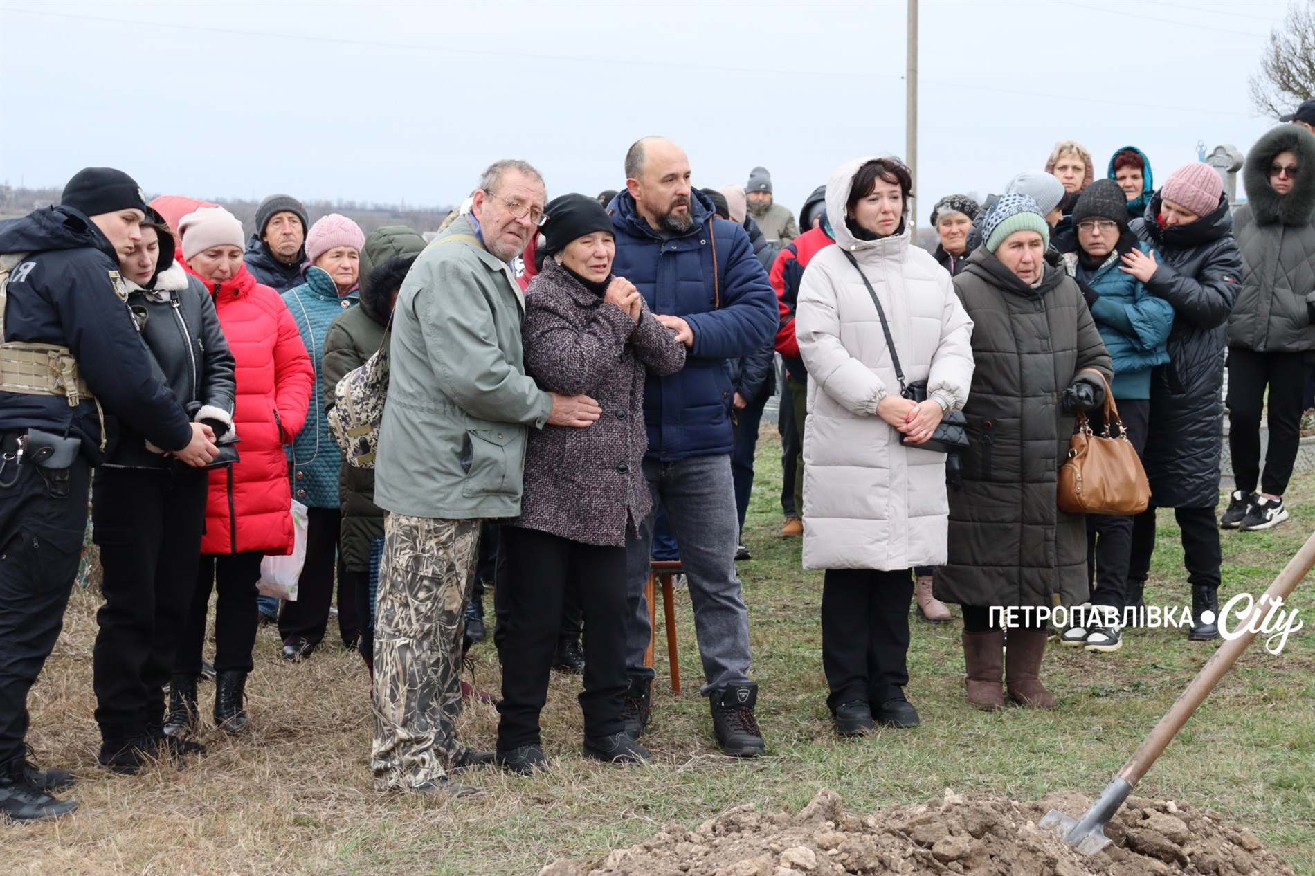 На щиті додому… Село Троїцьке провело в останню путь захисника Сергія Овечка (ВІДЕО)