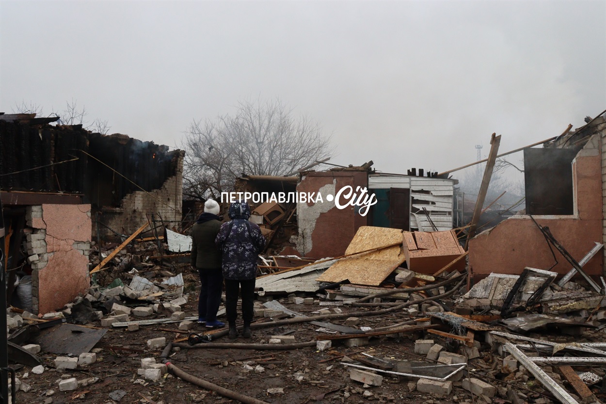 Шахед повернувся на світанку: у Петропавлівці розбиті будинки місцевих жителів (ВІДЕО)