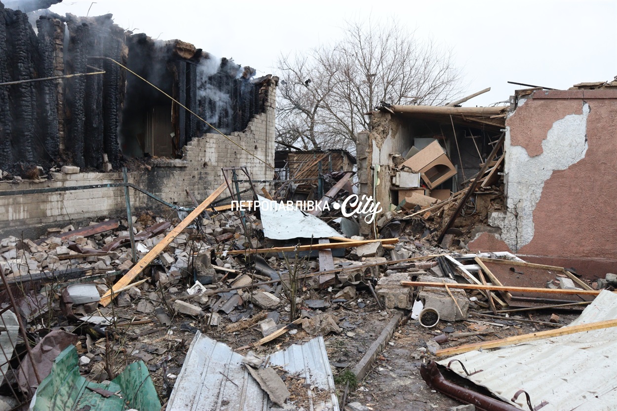 Шахед повернувся на світанку: у Петропавлівці розбиті будинки місцевих жителів (ВІДЕО)