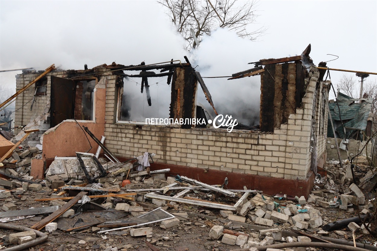 Шахед повернувся на світанку: у Петропавлівці розбиті будинки місцевих жителів (ВІДЕО)