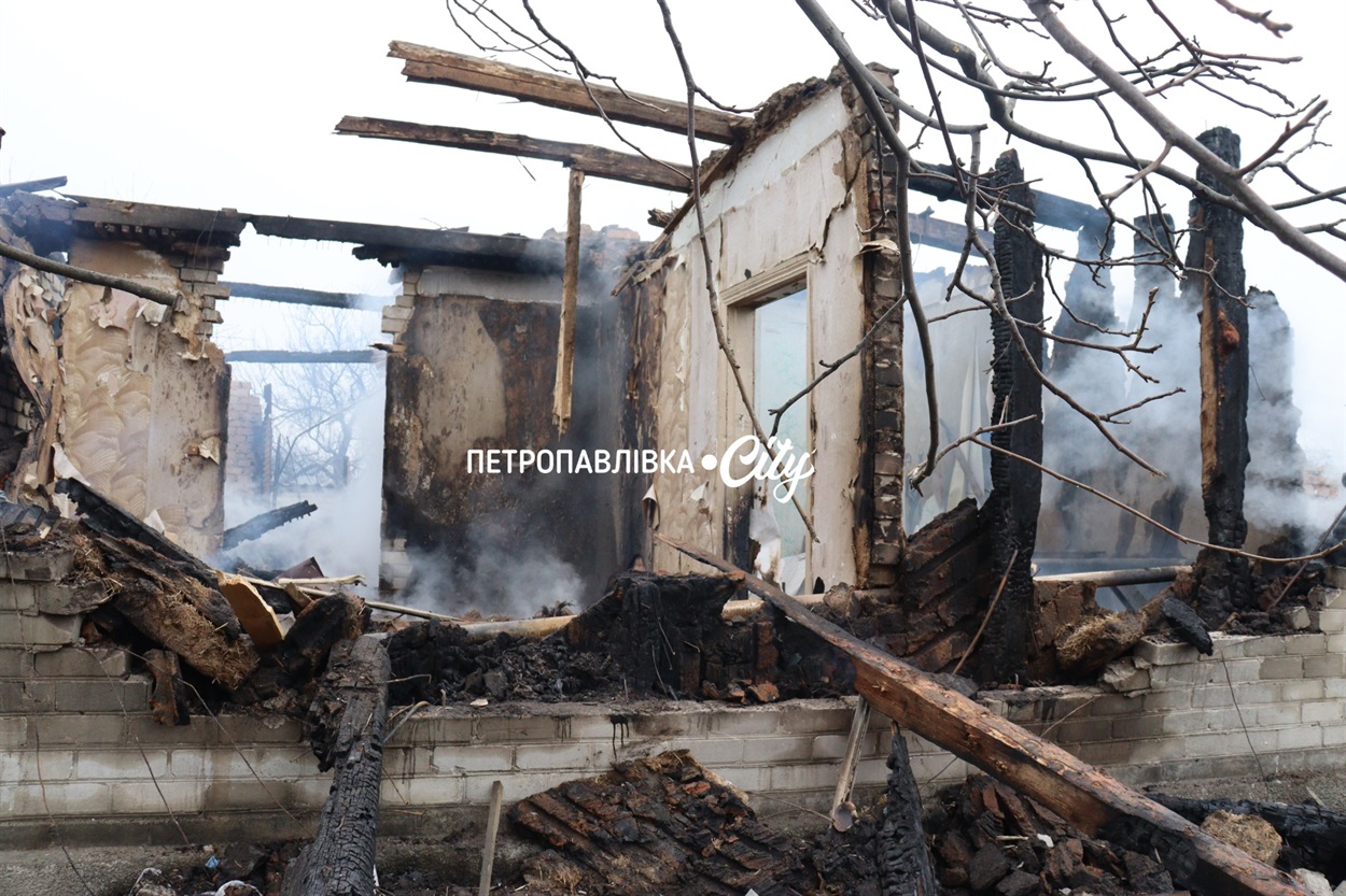 Шахед повернувся на світанку: у Петропавлівці розбиті будинки місцевих жителів (ВІДЕО)
