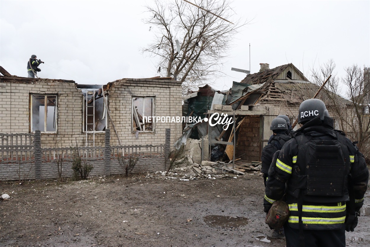 Шахед повернувся на світанку: у Петропавлівці розбиті будинки місцевих жителів (ВІДЕО)