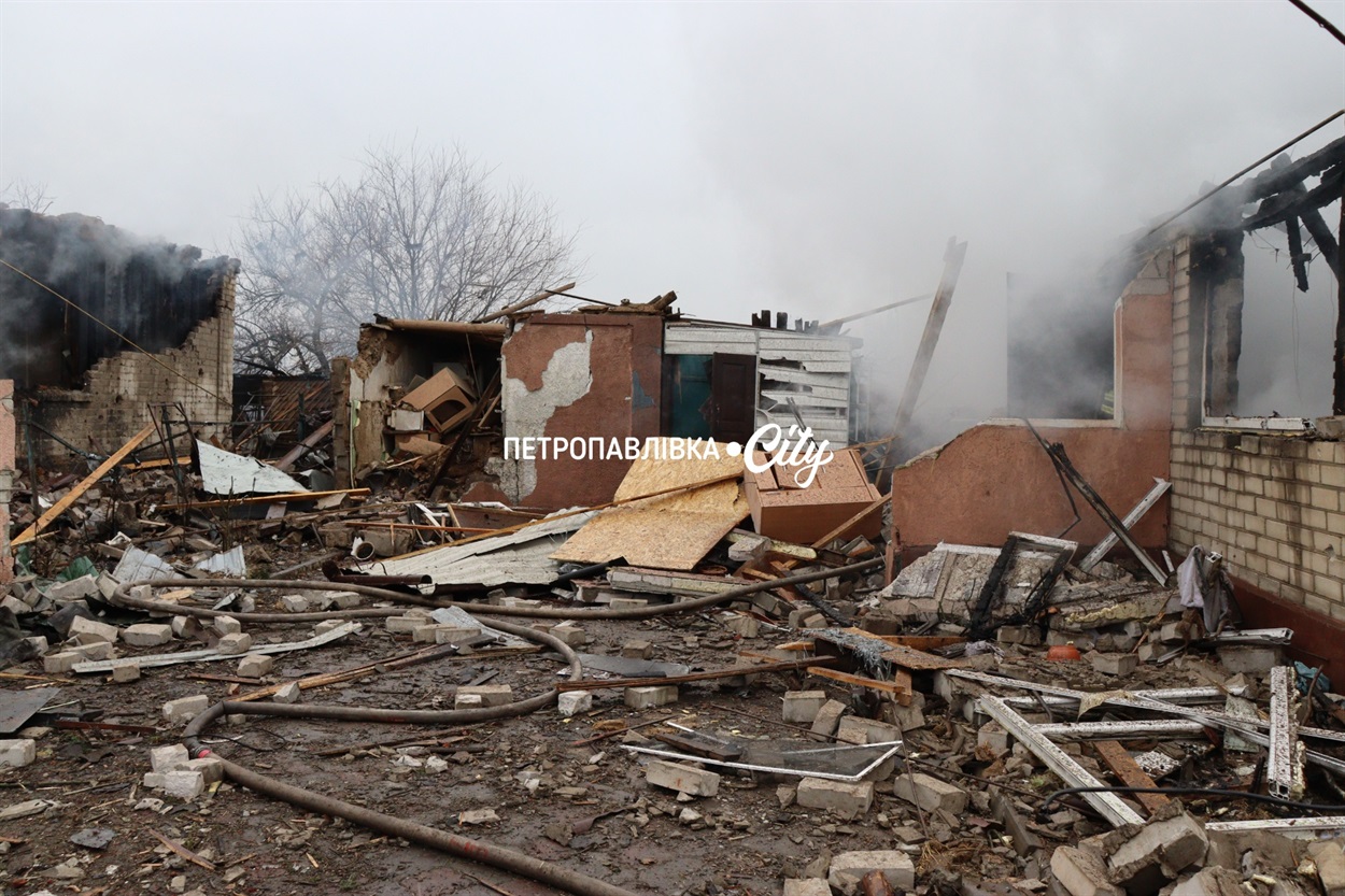 Шахед повернувся на світанку: у Петропавлівці розбиті будинки місцевих жителів (ВІДЕО)