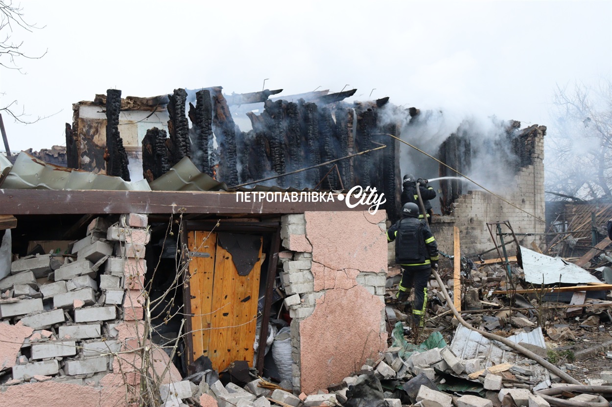 Шахед повернувся на світанку: у Петропавлівці розбиті будинки місцевих жителів (ВІДЕО)