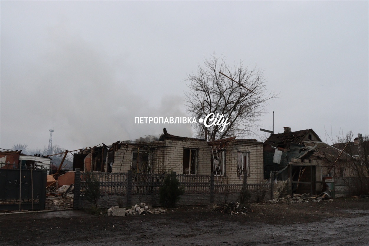 Шахед повернувся на світанку: у Петропавлівці розбиті будинки місцевих жителів (ВІДЕО)