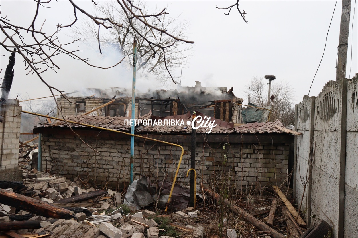 Шахед повернувся на світанку: у Петропавлівці розбиті будинки місцевих жителів (ВІДЕО)