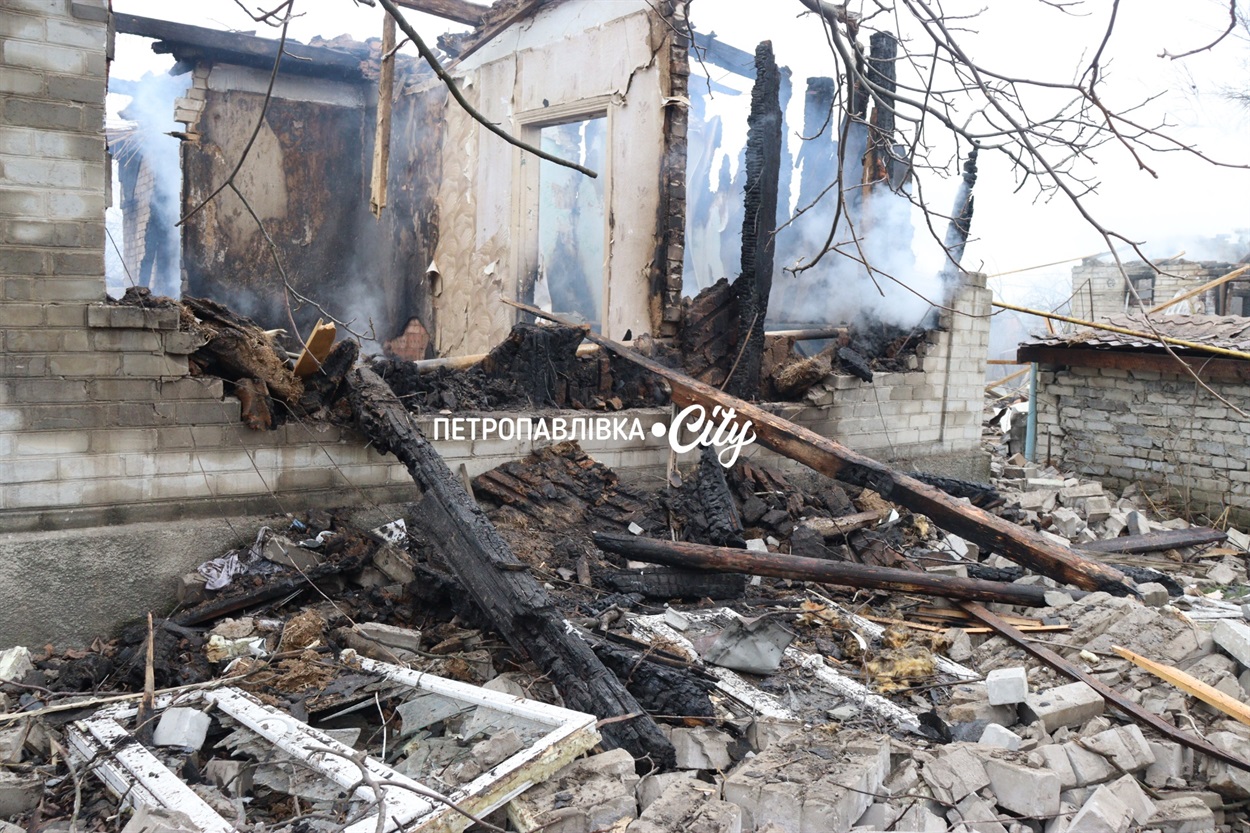 Шахед повернувся на світанку: у Петропавлівці розбиті будинки місцевих жителів (ВІДЕО)