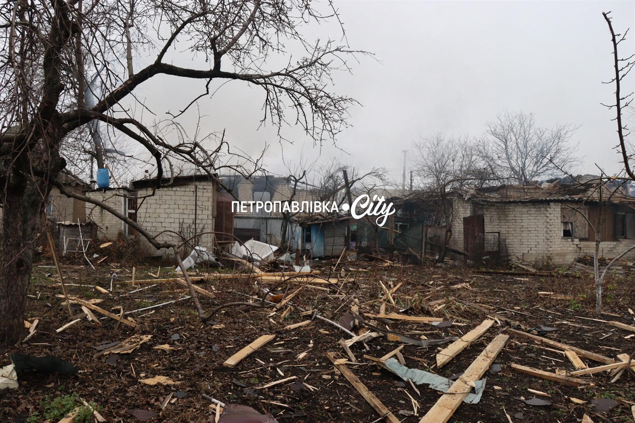 Шахед повернувся на світанку: у Петропавлівці розбиті будинки місцевих жителів (ВІДЕО)