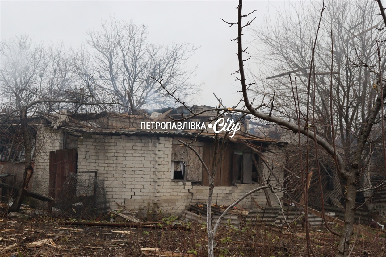 Шахед повернувся на світанку: у Петропавлівці розбиті будинки місцевих жителів (ВІДЕО)