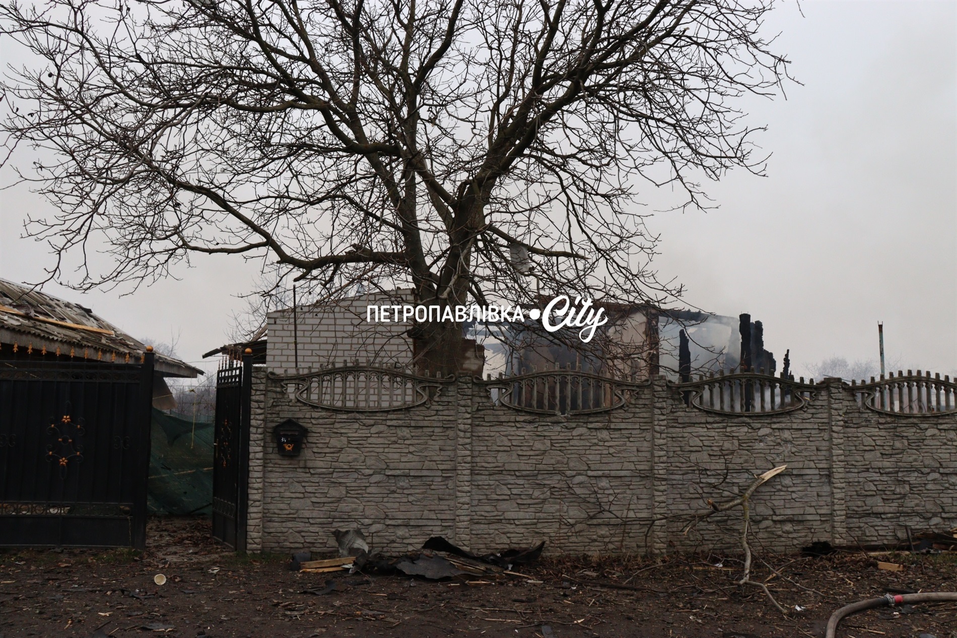 Шахед повернувся на світанку: у Петропавлівці розбиті будинки місцевих жителів (ВІДЕО)