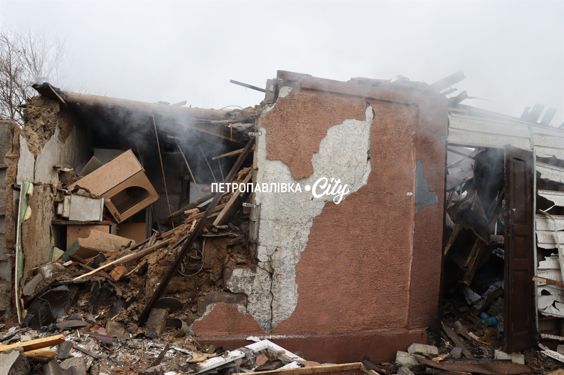 Шахед повернувся на світанку: у Петропавлівці розбиті будинки місцевих жителів (ВІДЕО)