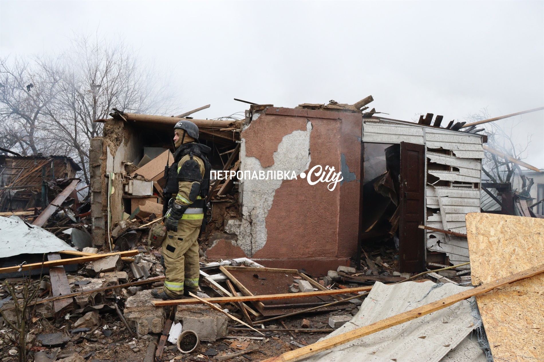 Шахед повернувся на світанку: у Петропавлівці розбиті будинки місцевих жителів (ВІДЕО)
