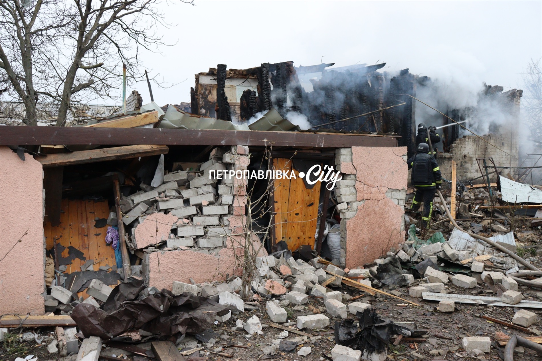 Шахед повернувся на світанку: у Петропавлівці розбиті будинки місцевих жителів (ВІДЕО)