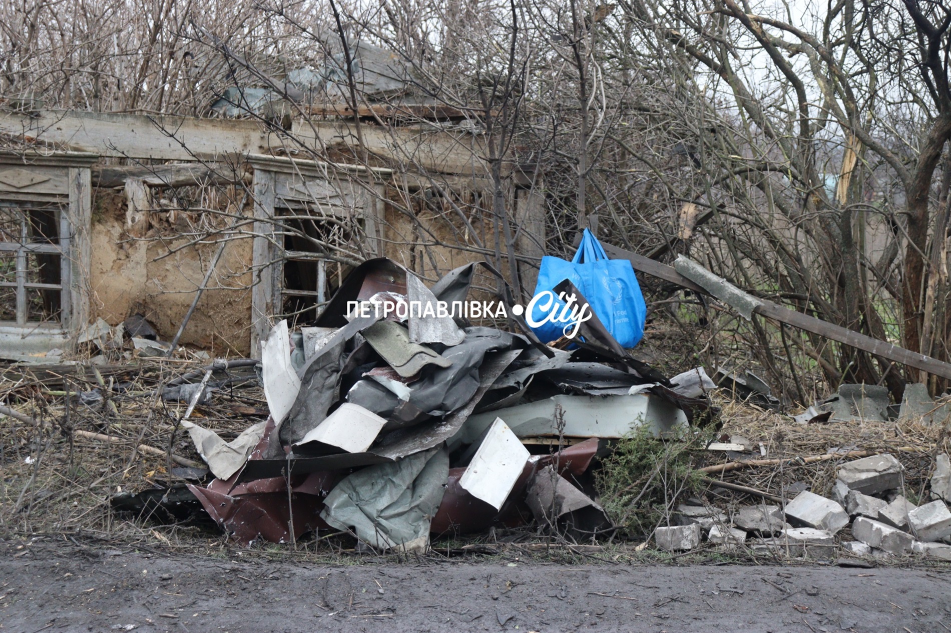 Шахед повернувся на світанку: у Петропавлівці розбиті будинки місцевих жителів (ВІДЕО)