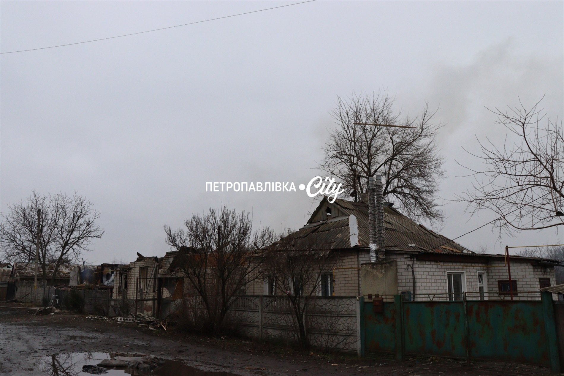 Шахед повернувся на світанку: у Петропавлівці розбиті будинки місцевих жителів (ВІДЕО)