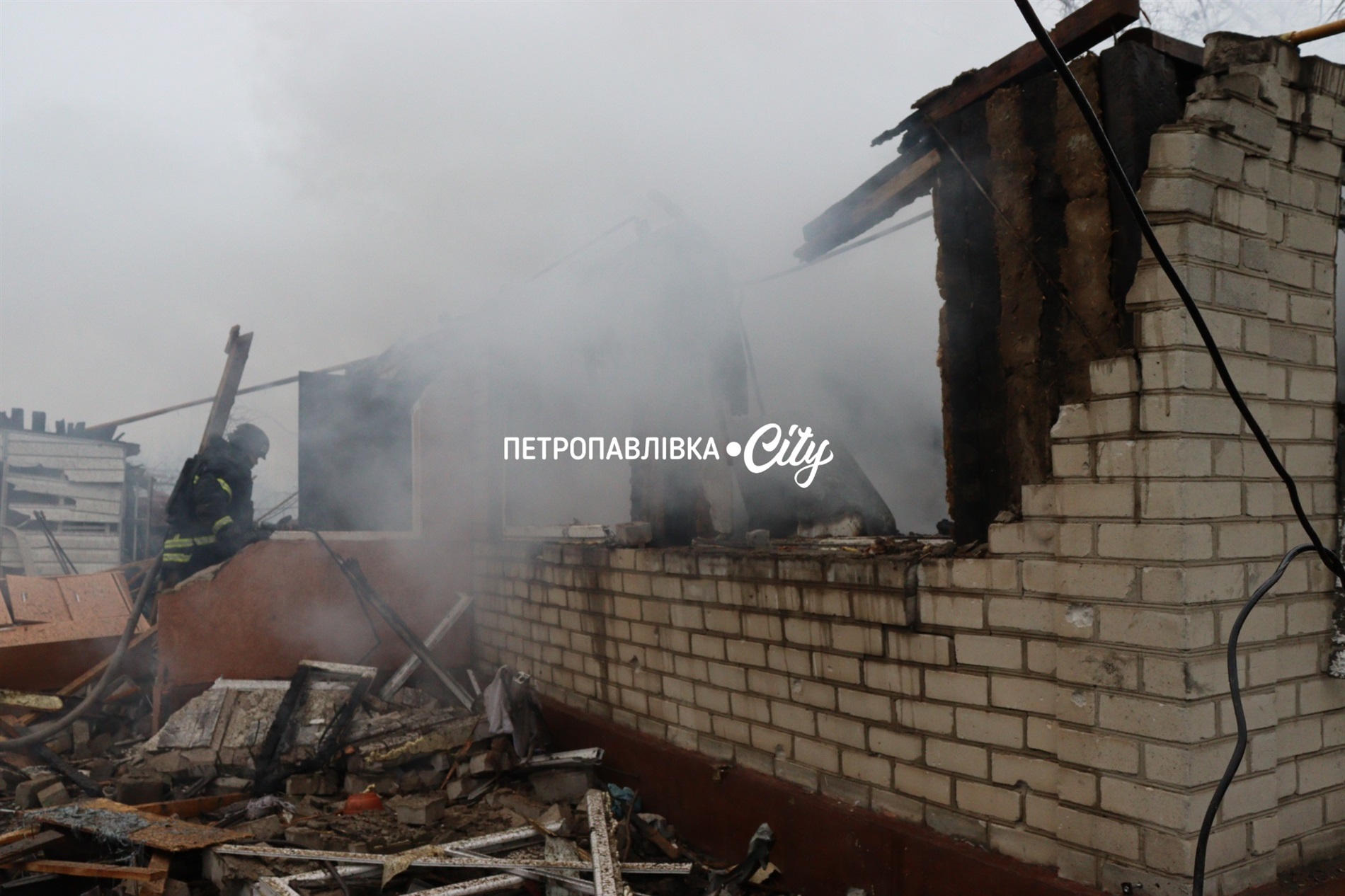 Шахед повернувся на світанку: у Петропавлівці розбиті будинки місцевих жителів (ВІДЕО)