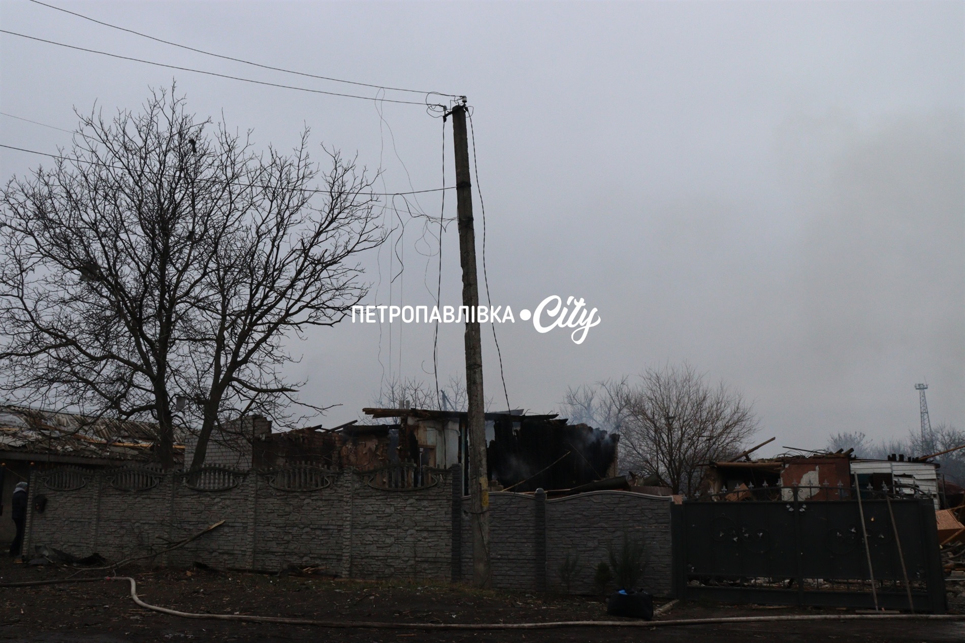 Шахед повернувся на світанку: у Петропавлівці розбиті будинки місцевих жителів (ВІДЕО)