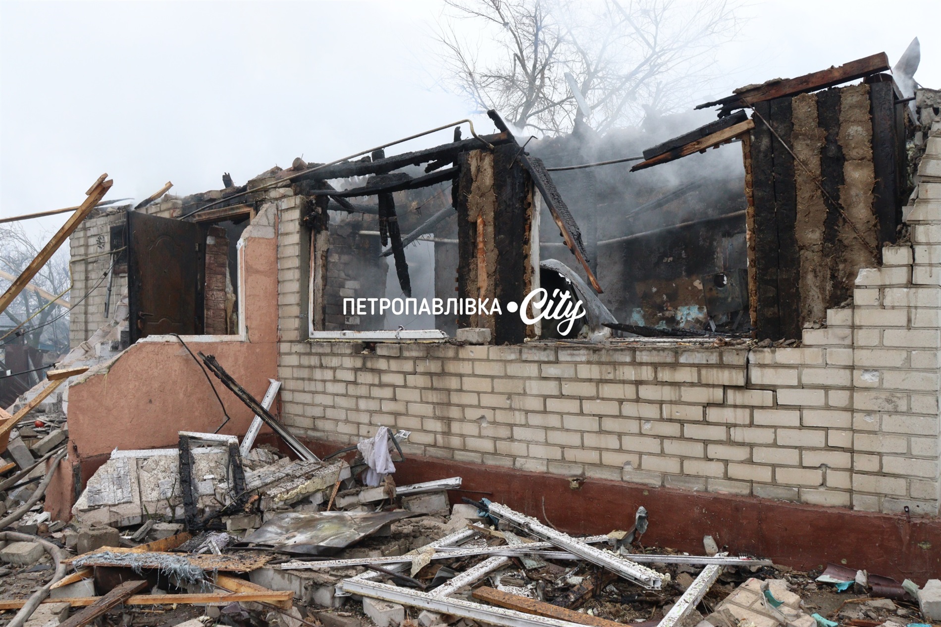 Шахед повернувся на світанку: у Петропавлівці розбиті будинки місцевих жителів (ВІДЕО)