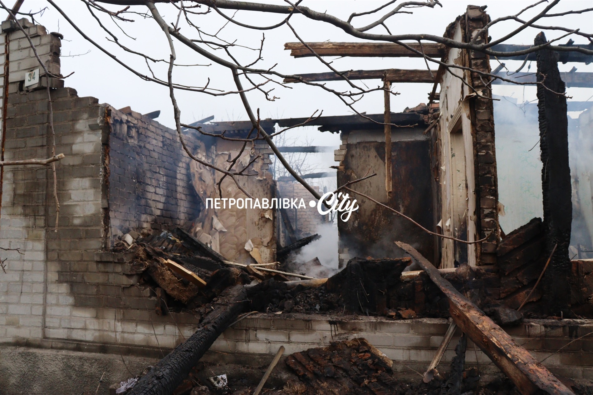 Шахед повернувся на світанку: у Петропавлівці розбиті будинки місцевих жителів (ВІДЕО)