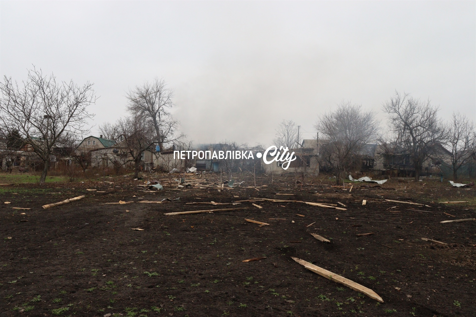 Шахед повернувся на світанку: у Петропавлівці розбиті будинки місцевих жителів (ВІДЕО)