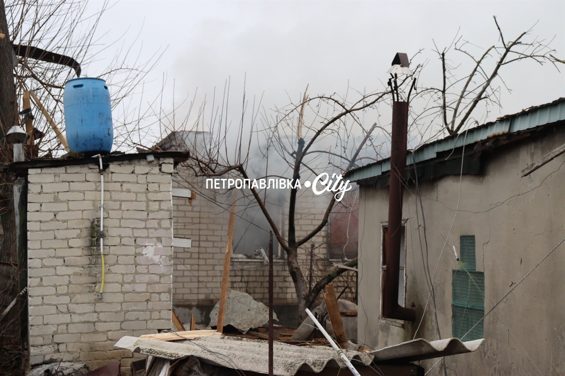 Шахед повернувся на світанку: у Петропавлівці розбиті будинки місцевих жителів (ВІДЕО)