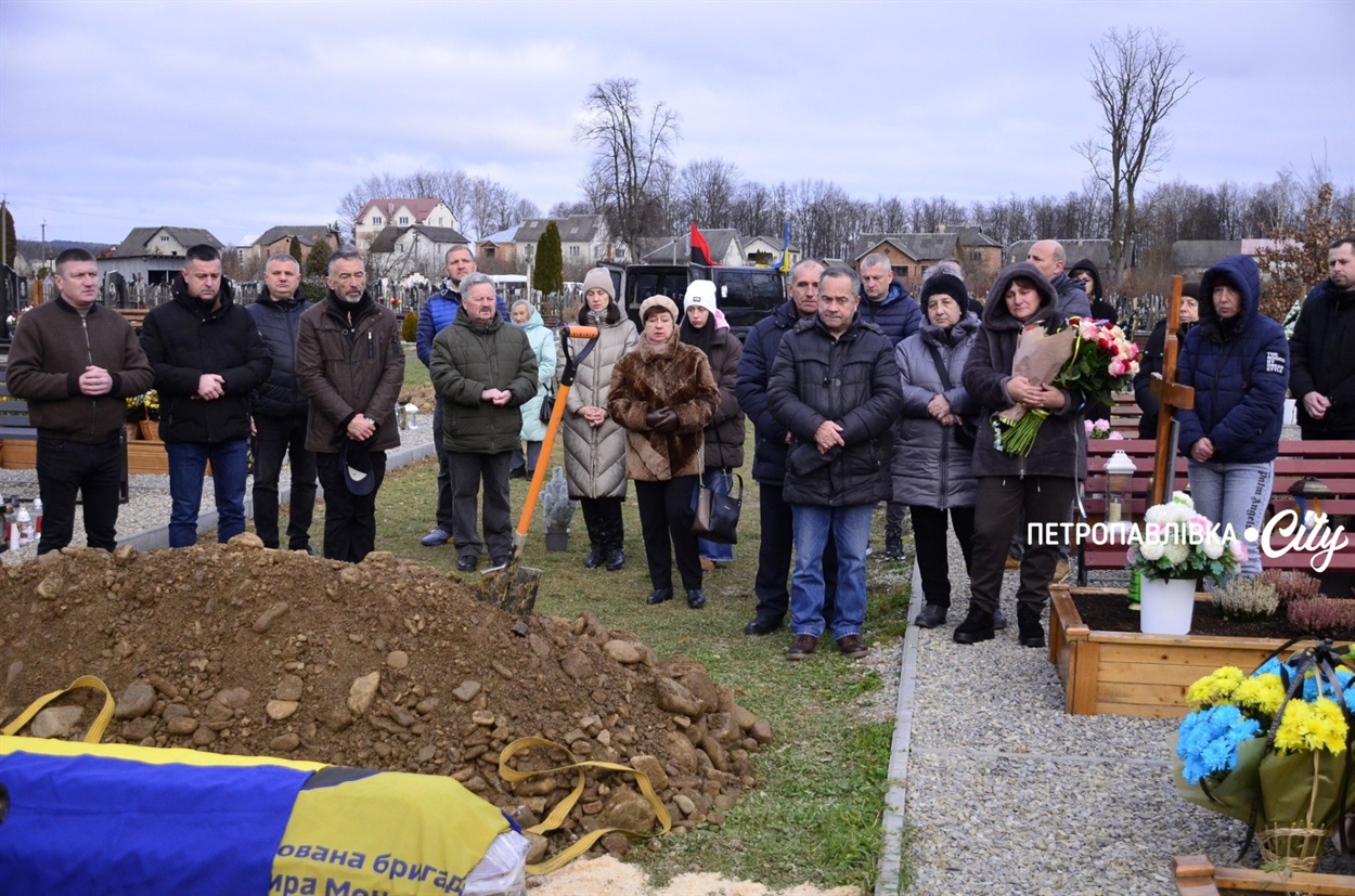 «Тепер мій син буде поруч»: захисника України Ростислава Скляренка перепоховали на Івано-Франківщині