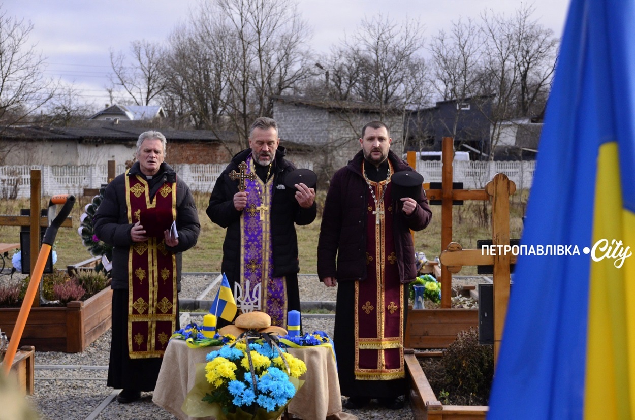 «Тепер мій син буде поруч»: захисника України Ростислава Скляренка перепоховали на Івано-Франківщині