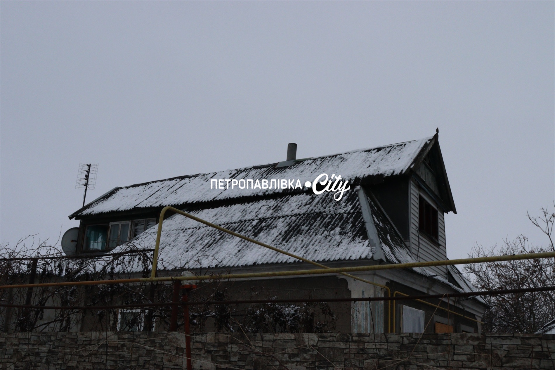 Петропавлівку атакували ворожі шахеди: люди залишилися без житла (ВІДЕО)