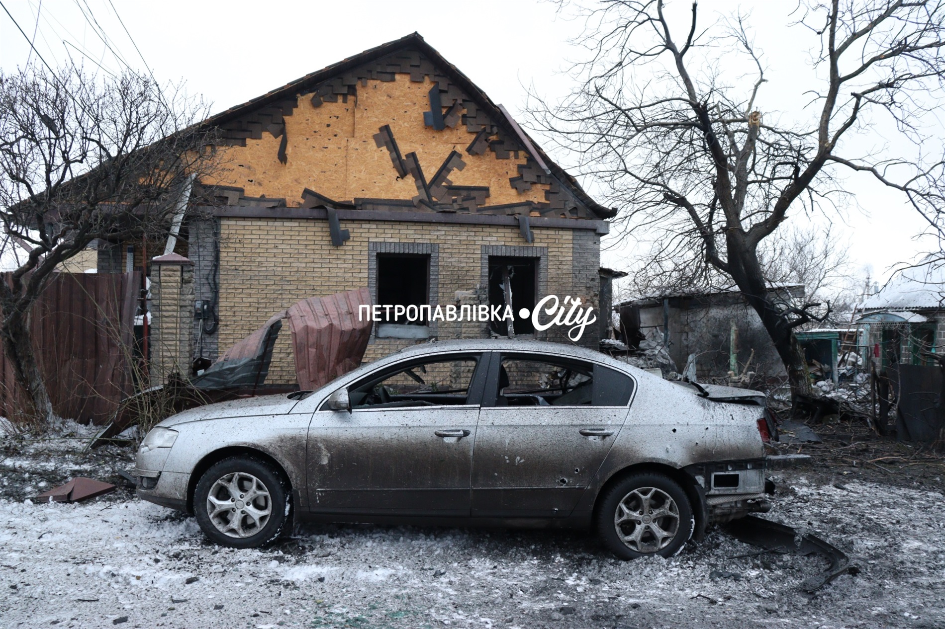 Петропавлівку атакували ворожі шахеди: люди залишилися без житла (ВІДЕО)