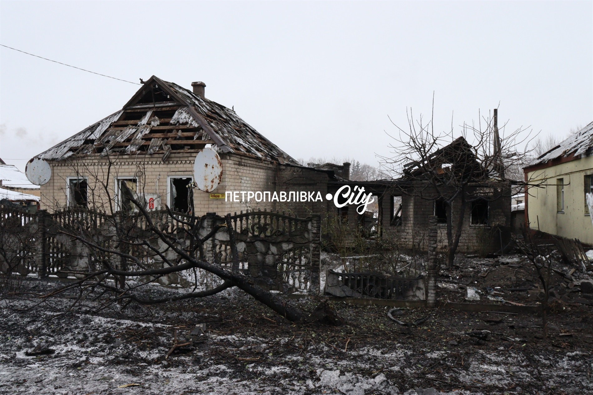 Петропавлівку атакували ворожі шахеди: люди залишилися без житла (ВІДЕО)