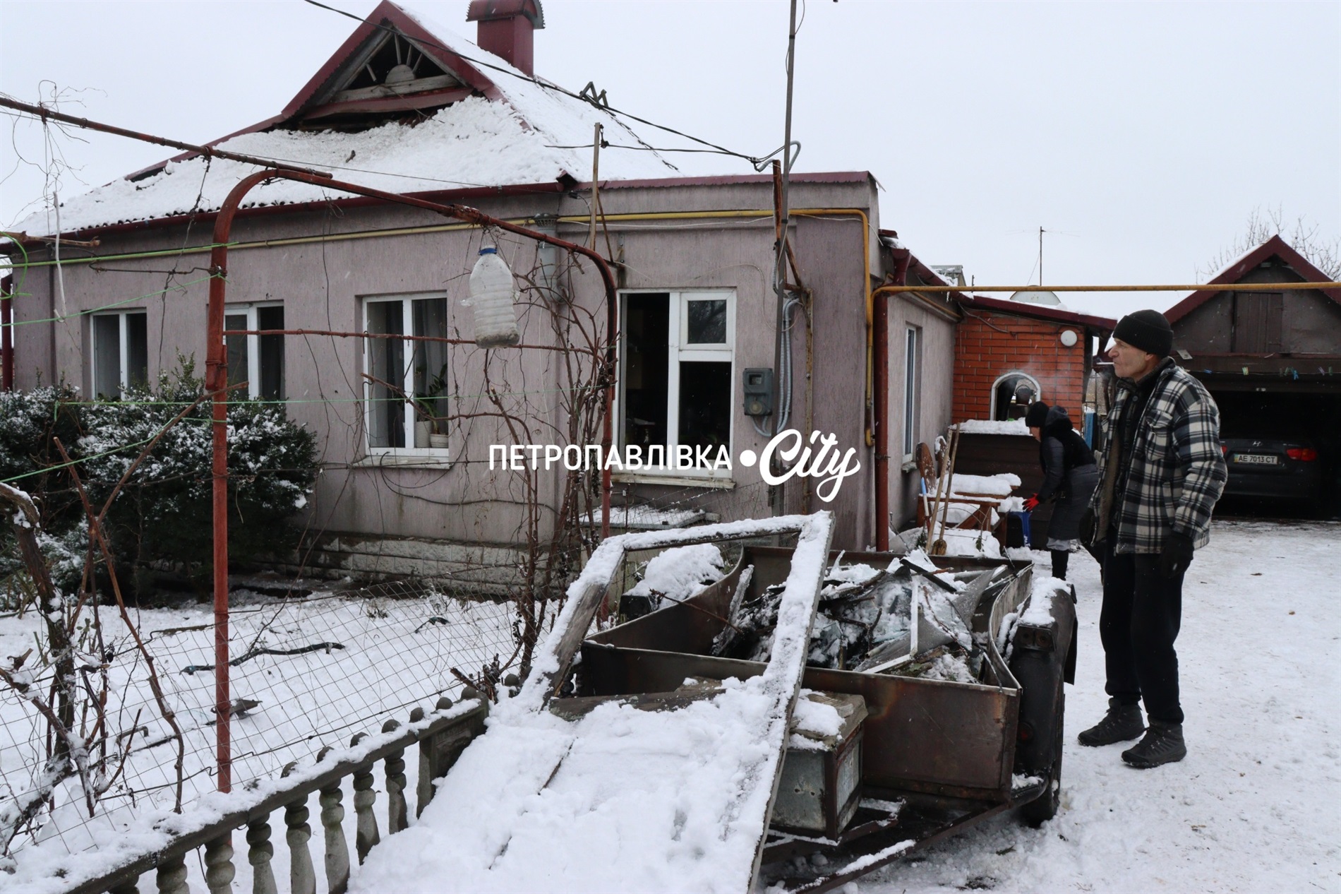 Петропавлівку атакували ворожі шахеди: люди залишилися без житла (ВІДЕО)