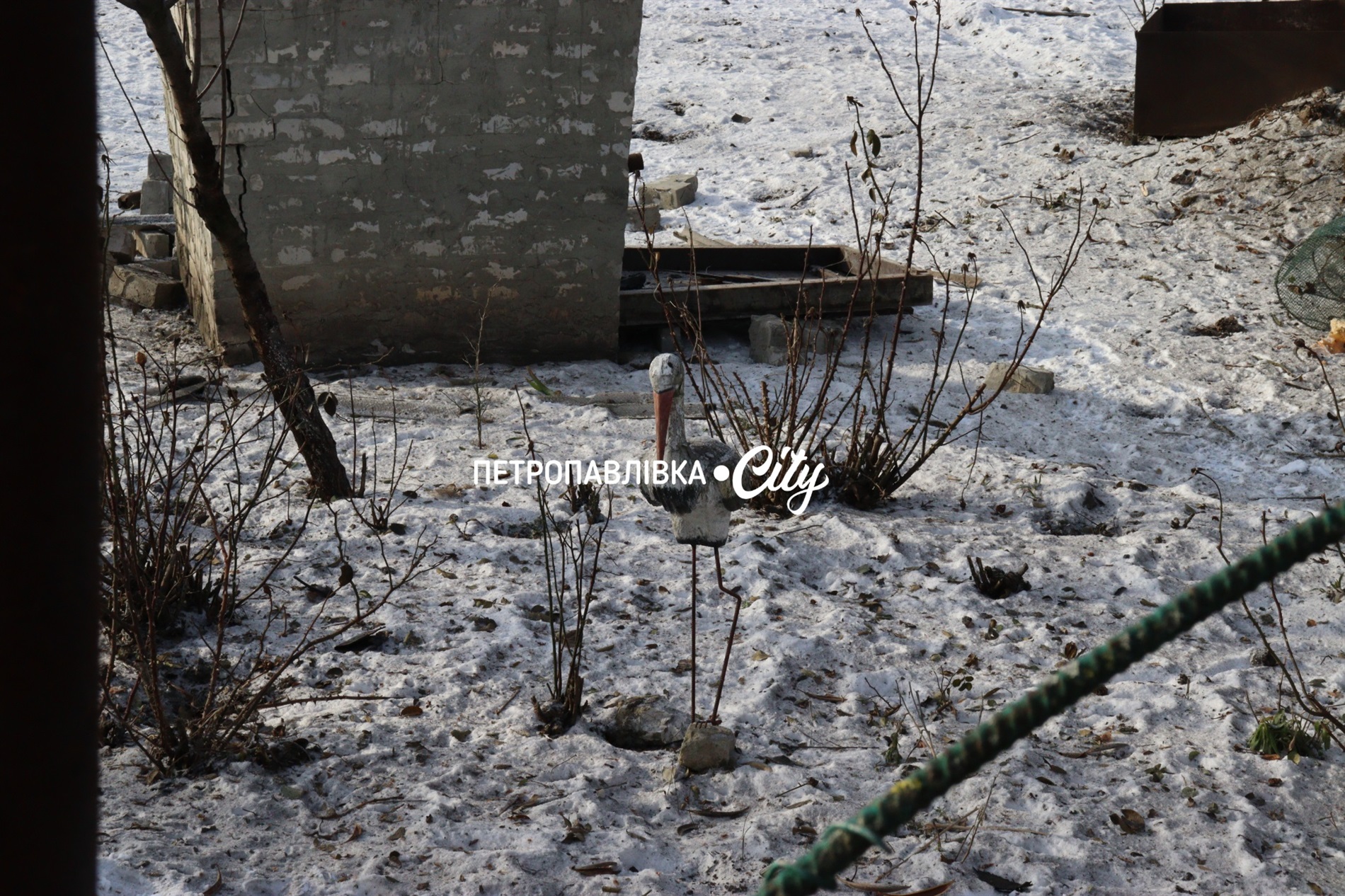 Двері вирвало, діти плакали і брата поранило: Самарське після ракетного удару (ВІДЕО)