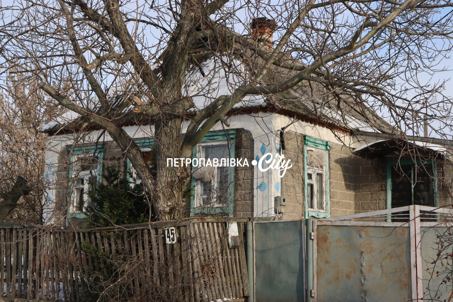 Двері вирвало, діти плакали і брата поранило: Самарське після ракетного удару (ВІДЕО)