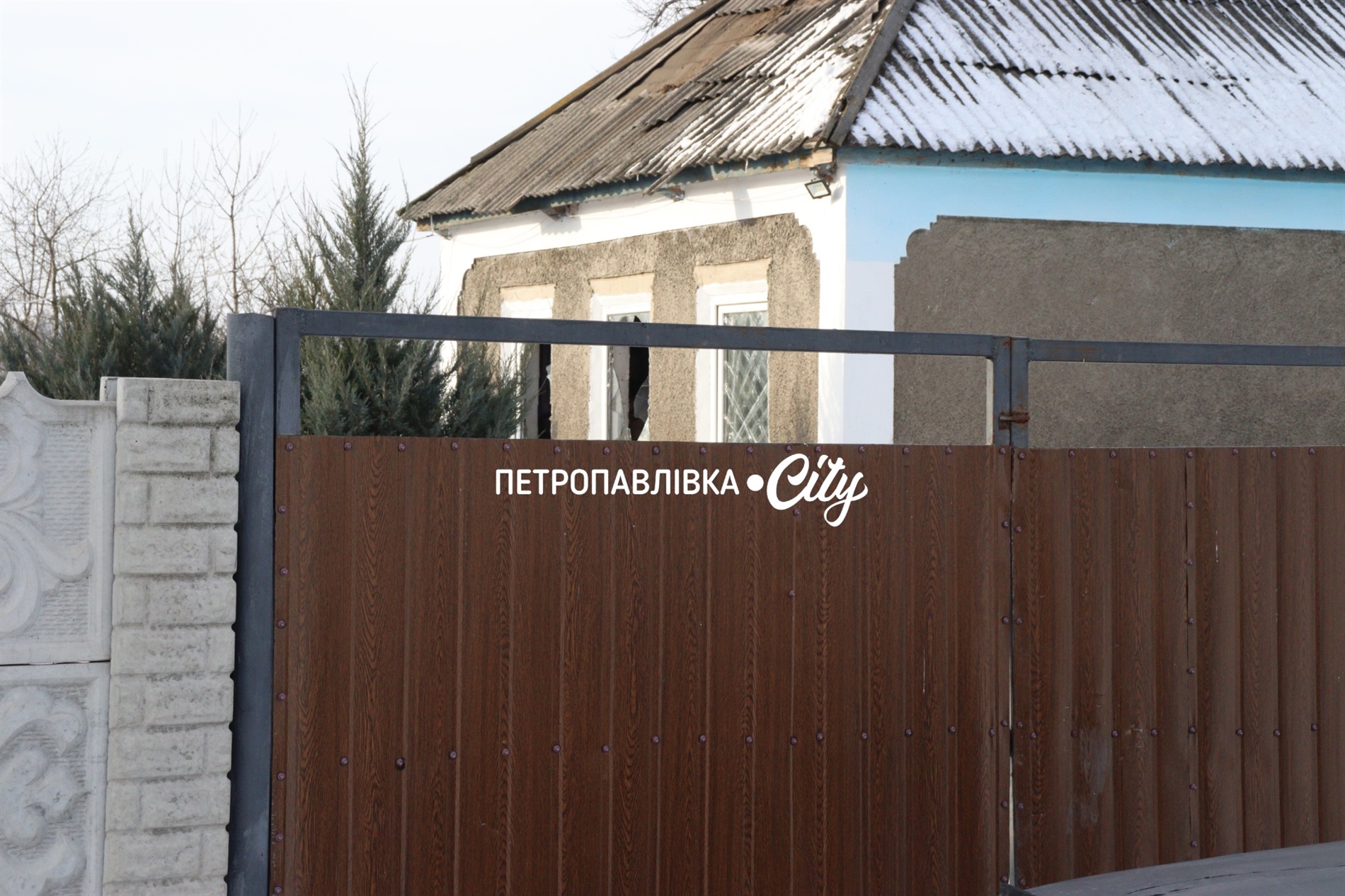 Двері вирвало, діти плакали і брата поранило: Самарське після ракетного удару (ВІДЕО)