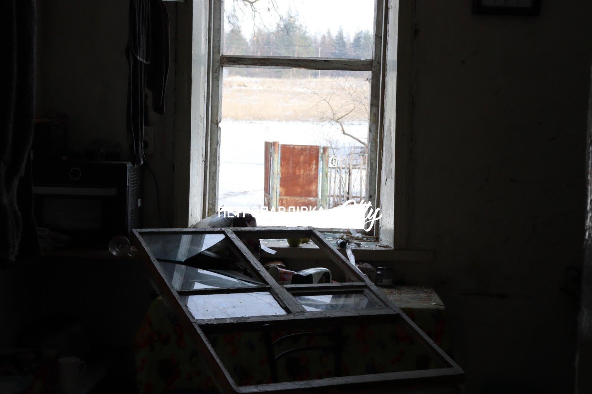 Двері вирвало, діти плакали і брата поранило: Самарське після ракетного удару (ВІДЕО)