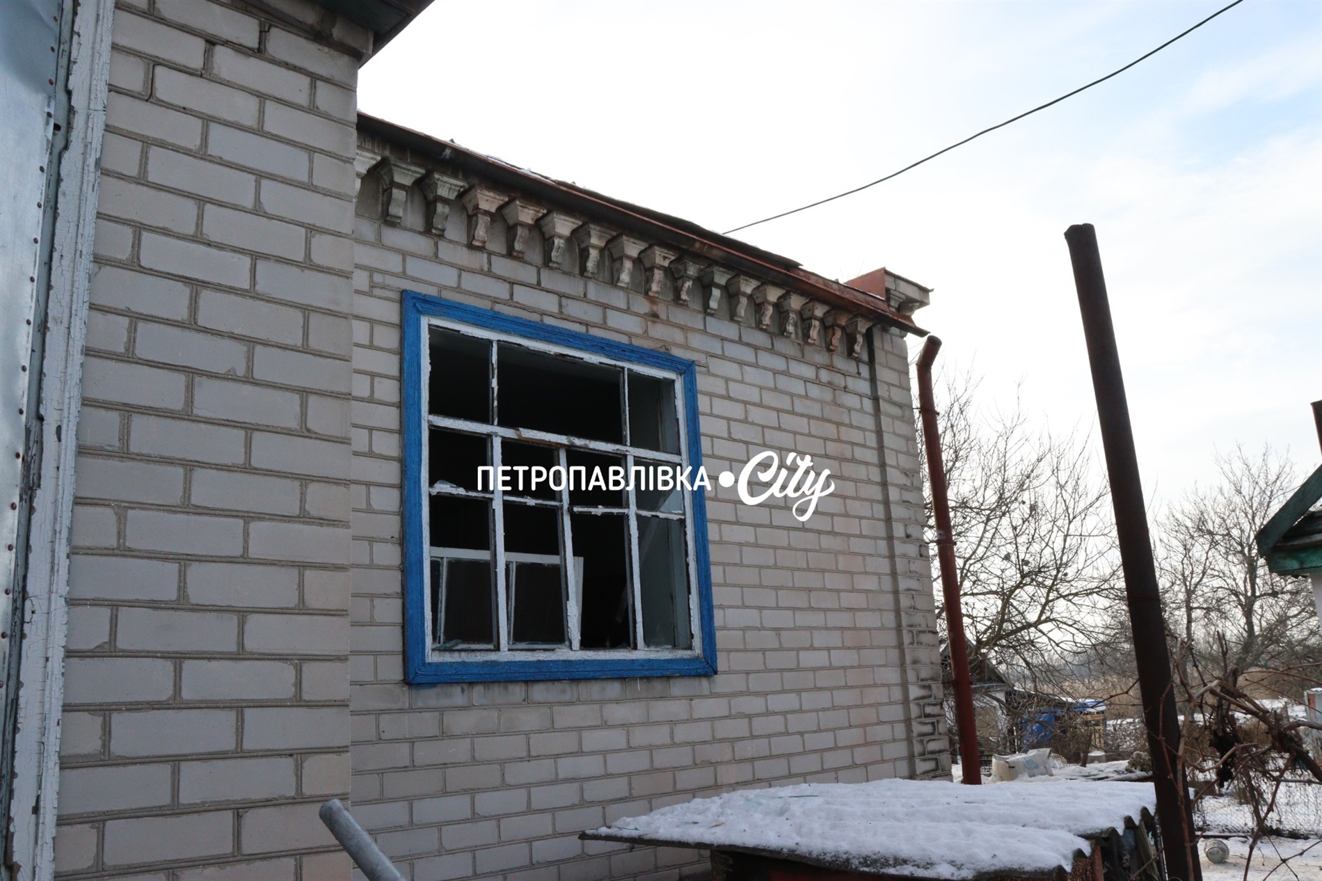 Двері вирвало, діти плакали і брата поранило: Самарське після ракетного удару (ВІДЕО)