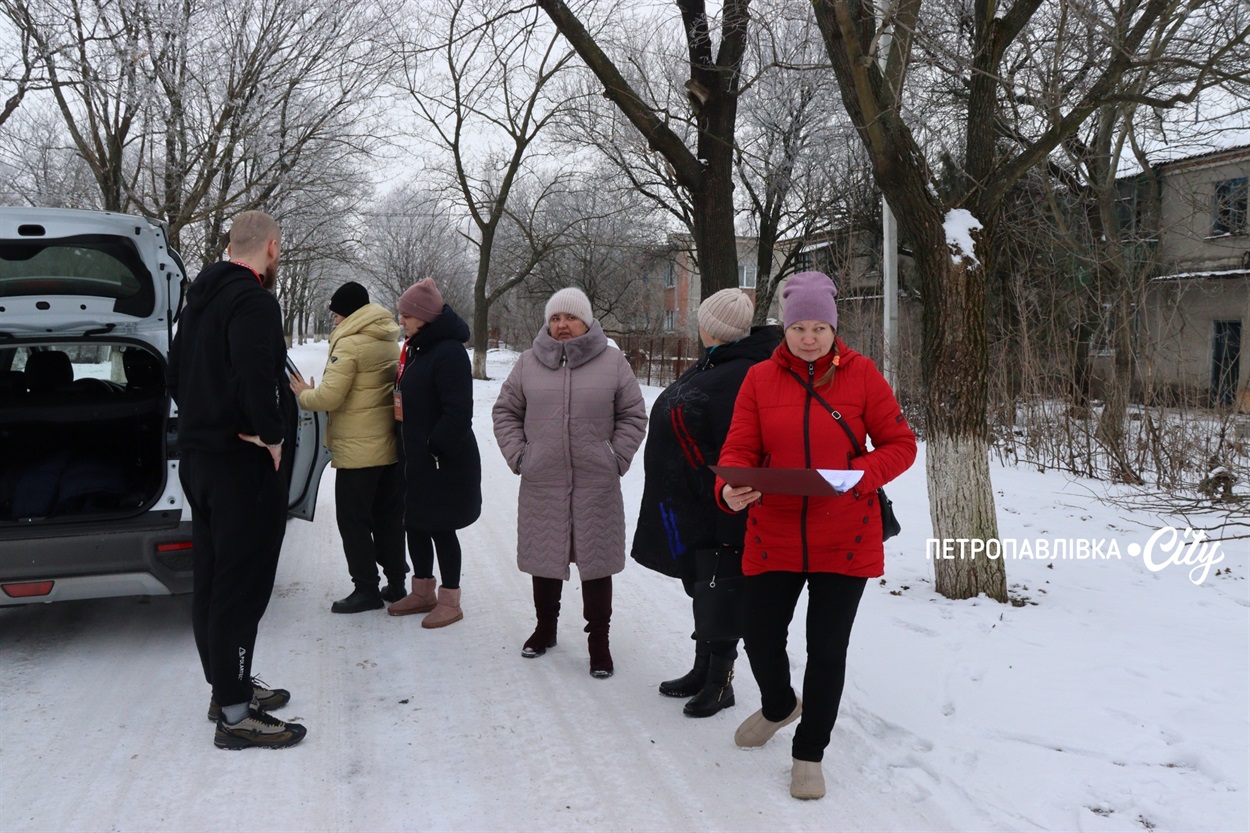 За кілька кілометрів від фронту: дітей із Васильківського евакуюють
