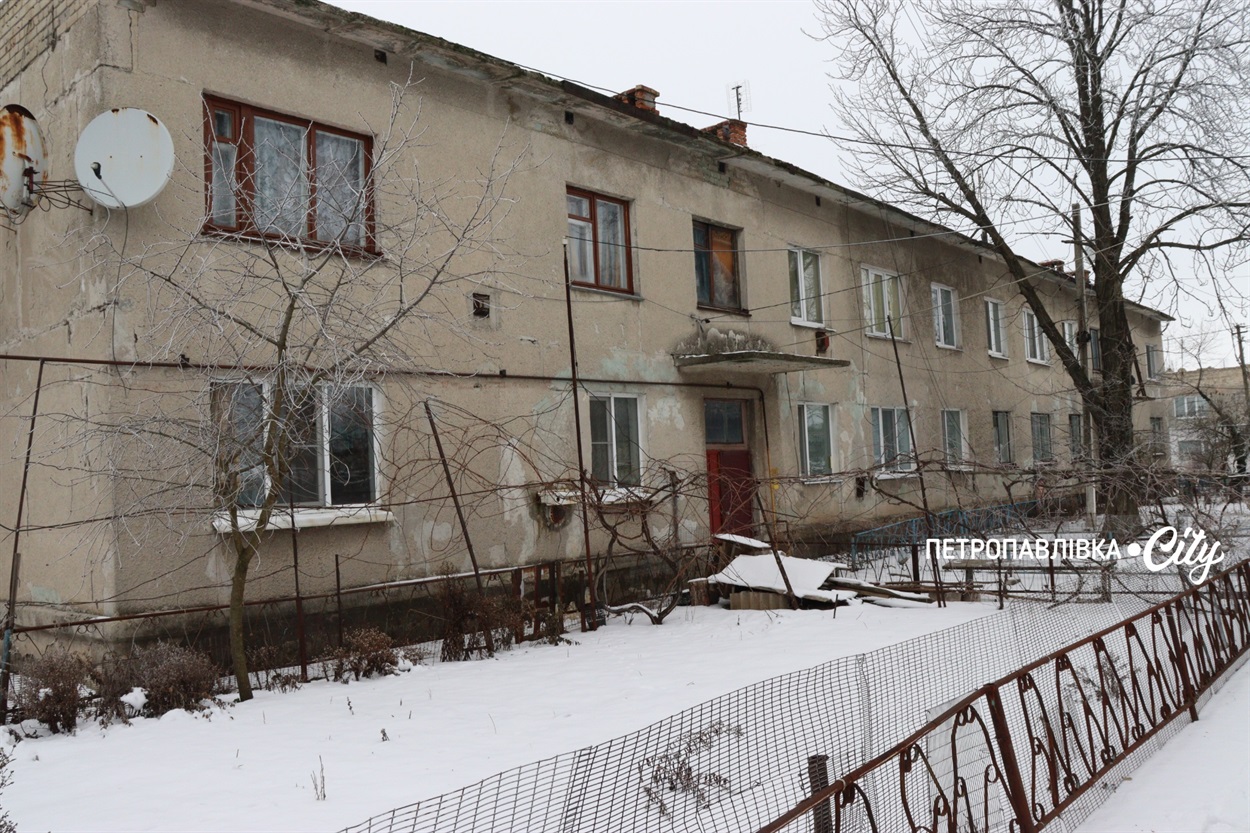 За кілька кілометрів від фронту: дітей із Васильківського евакуюють