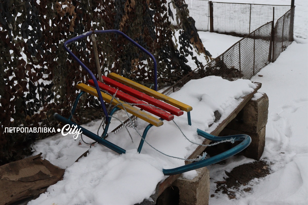 За кілька кілометрів від фронту: дітей із Васильківського евакуюють