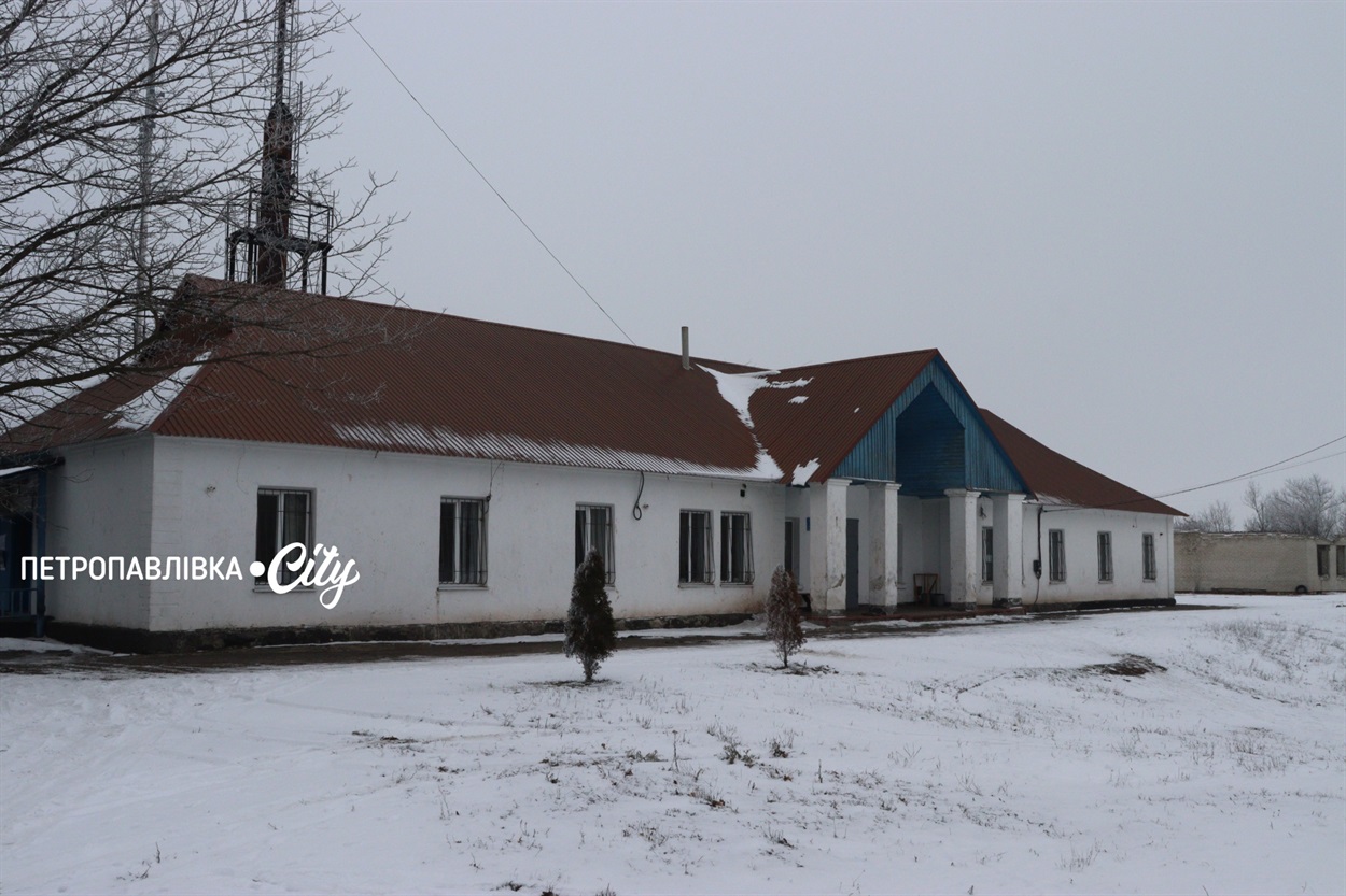 За кілька кілометрів від фронту: дітей із Васильківського евакуюють