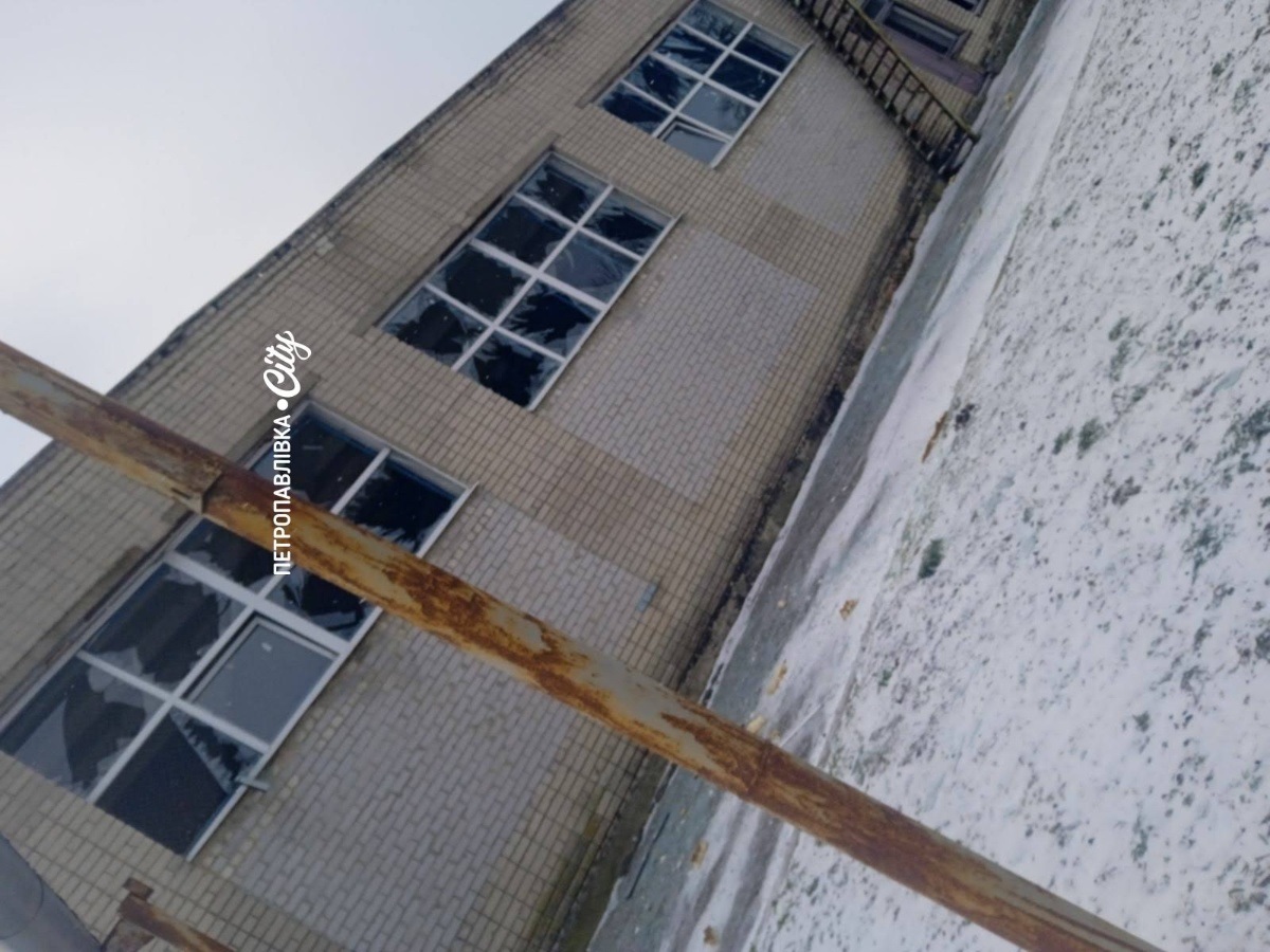 Вибух на світанку: селище Васильківське атакували авіабомбою (ВІДЕО)