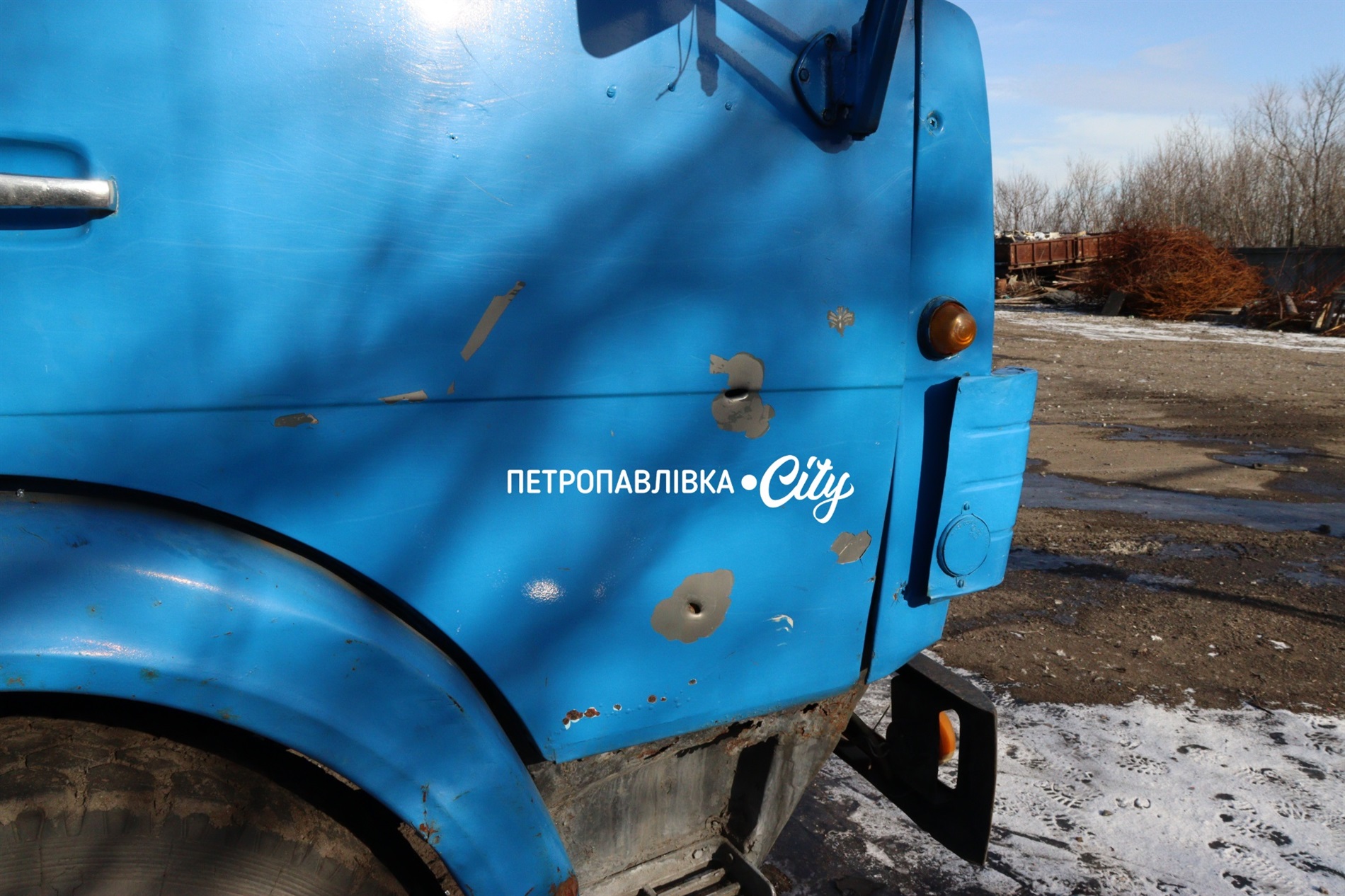 П’ять Шахедів - по господарству волонтера в Петропавлівці: знищені ангари, техніка, тварини (ВІДЕО)