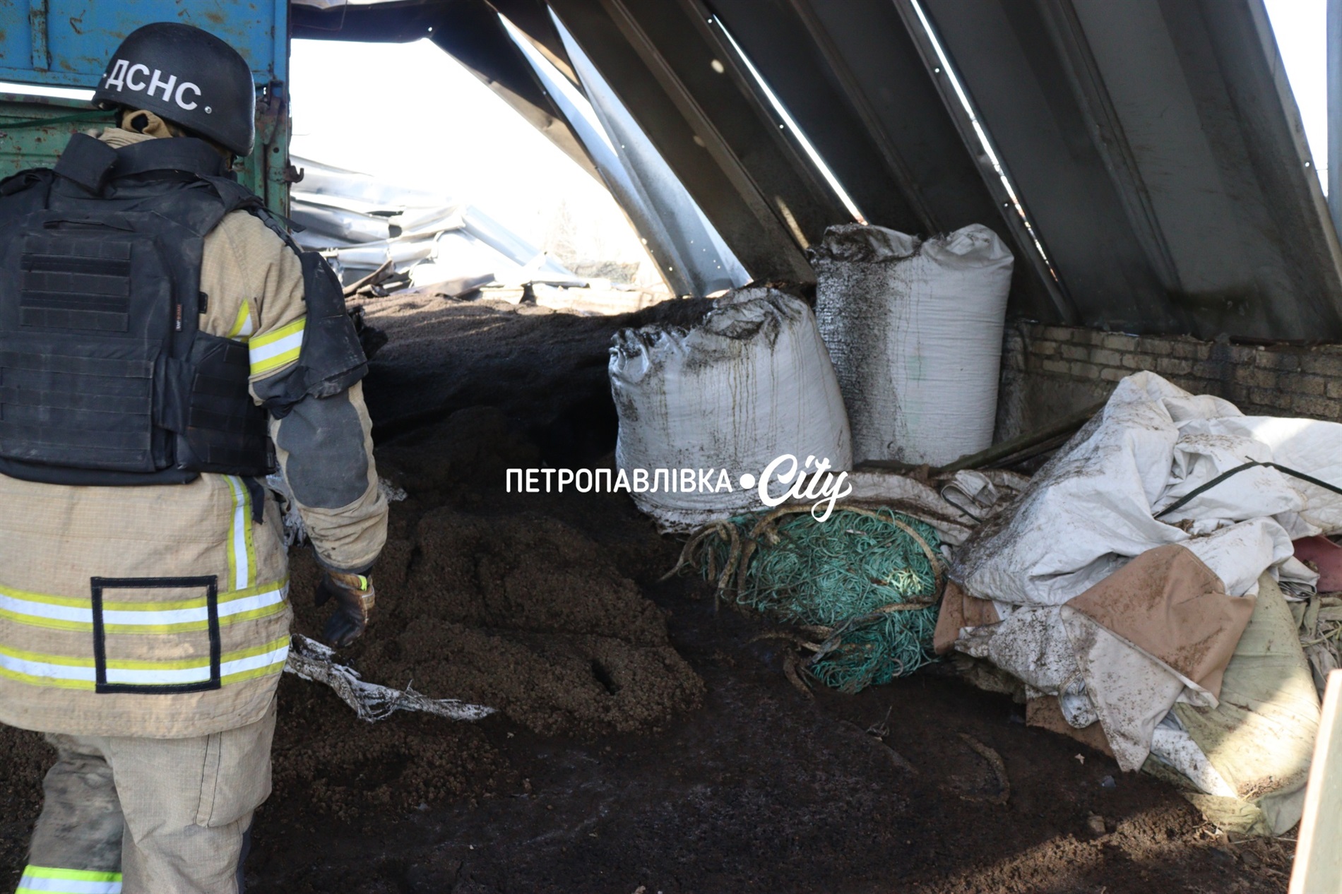 П’ять Шахедів - по господарству волонтера в Петропавлівці: знищені ангари, техніка, тварини (ВІДЕО)