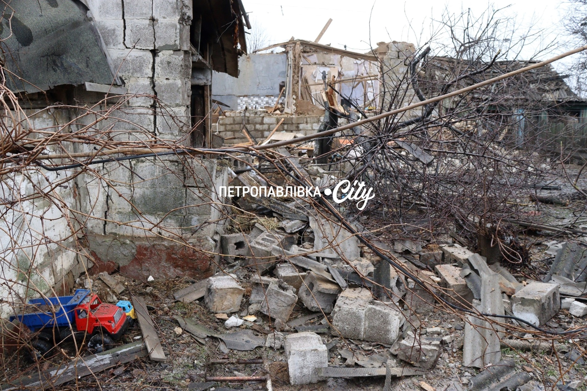 Ніч у Петропавлівці, коли небо гуділо загрозою, та день, коли дім зник за одну мить (ВІДЕО)