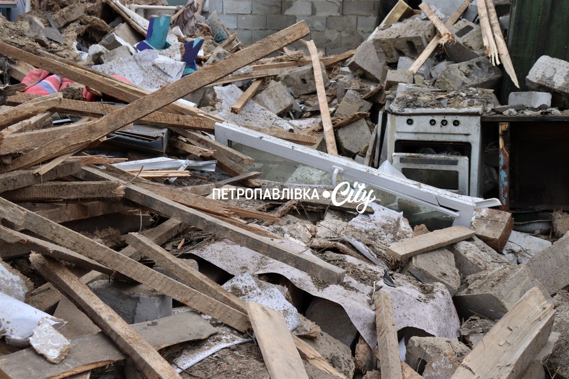 Ніч у Петропавлівці, коли небо гуділо загрозою, та день, коли дім зник за одну мить (ВІДЕО)