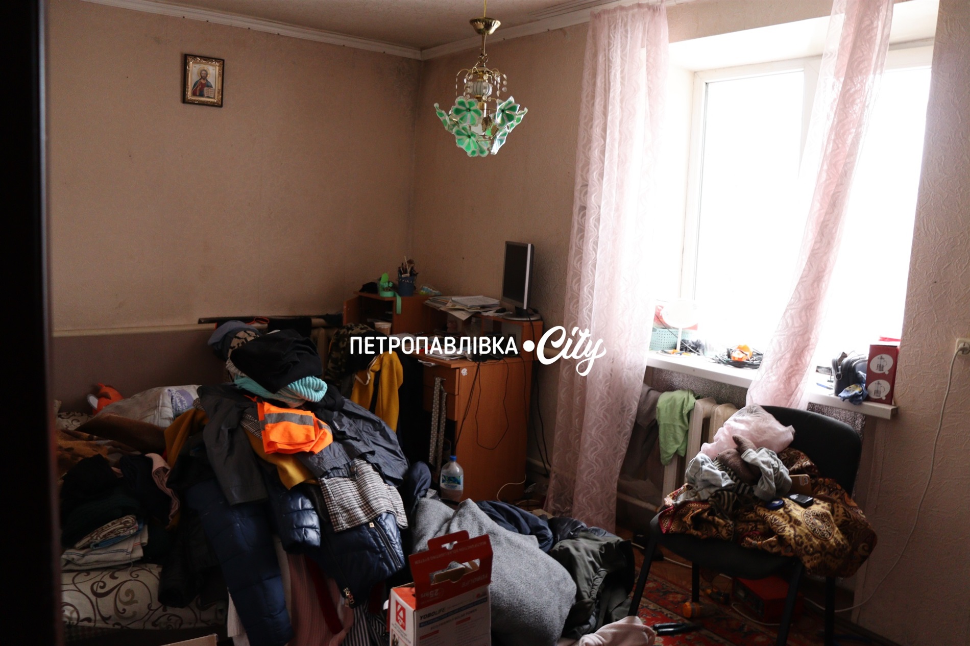 «Вискочили на вулицю, в чому були». Нічна атака по Шахтарському