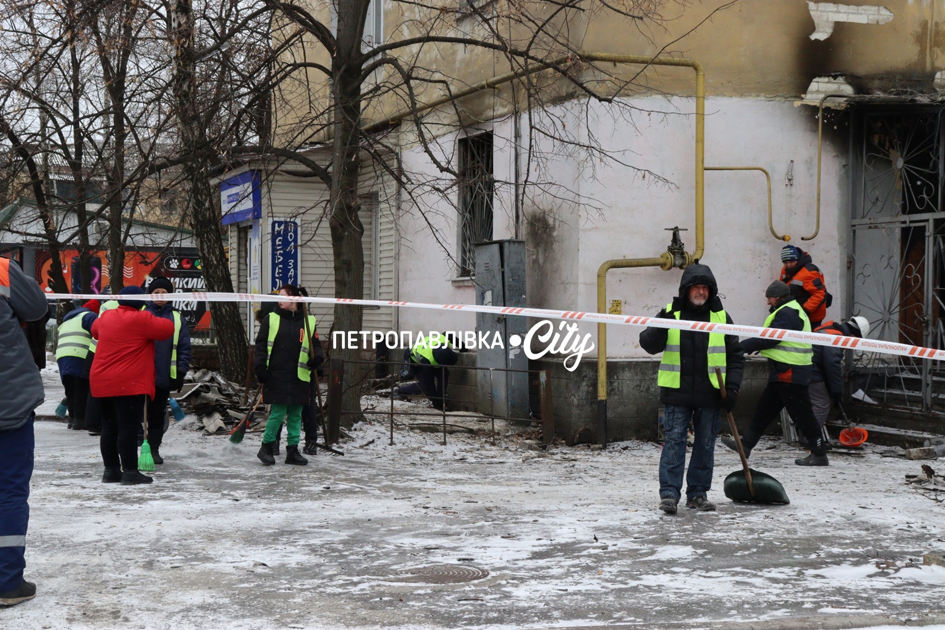 «Вискочили на вулицю, в чому були». Нічна атака по Шахтарському