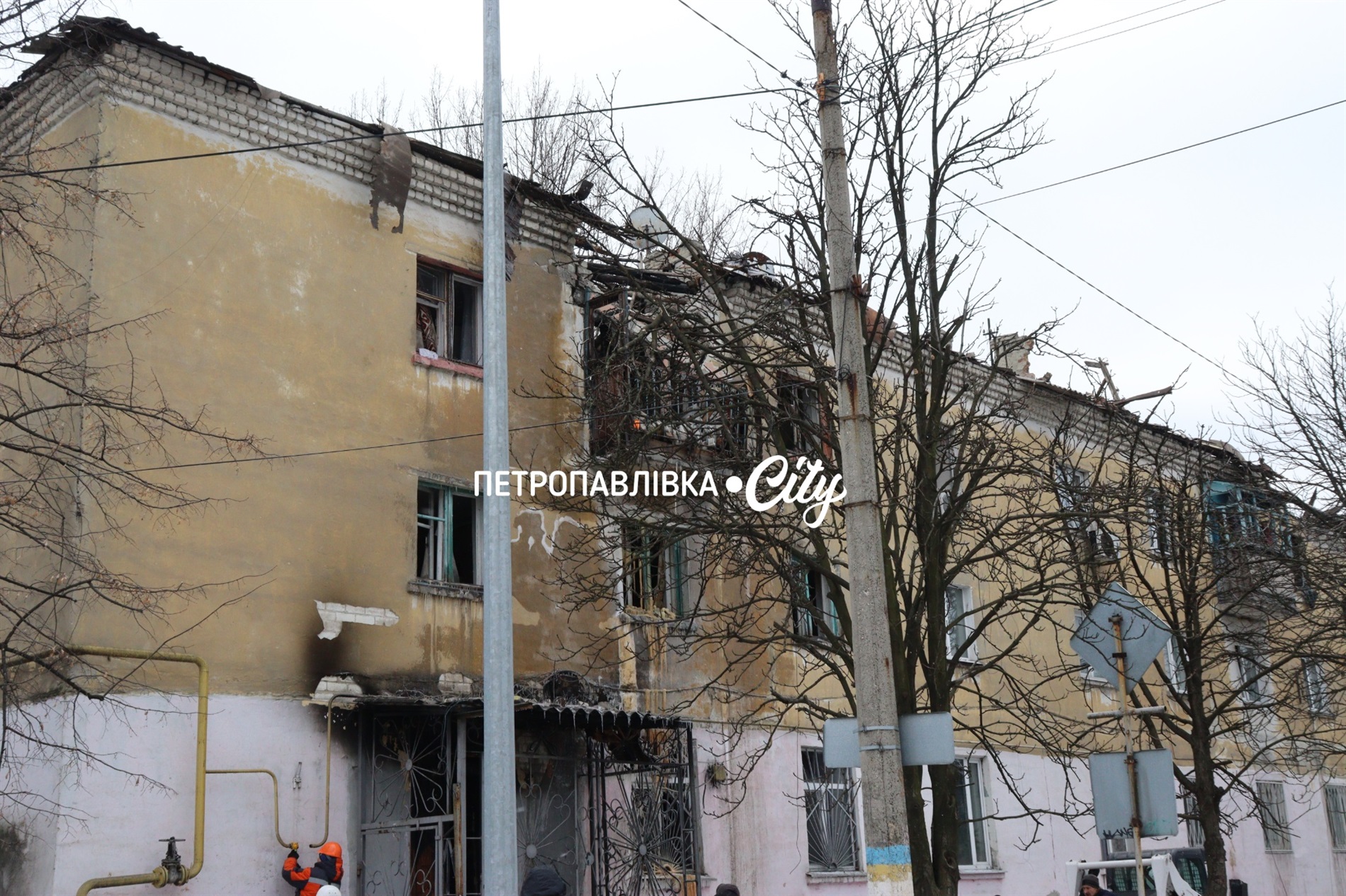 «Вискочили на вулицю, в чому були». Нічна атака по Шахтарському